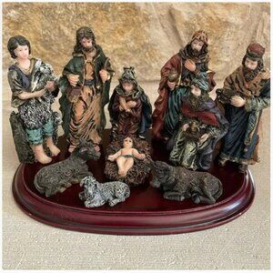 Holiday Christmas Nativity 11 Piece Diamond Collection with wood base Vintage